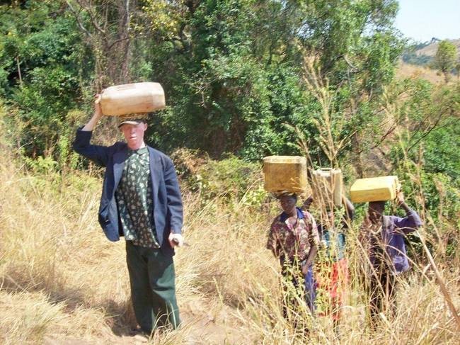 Kham pha gay dau long ve nguoi bach tang o Tanzania-Hinh-2